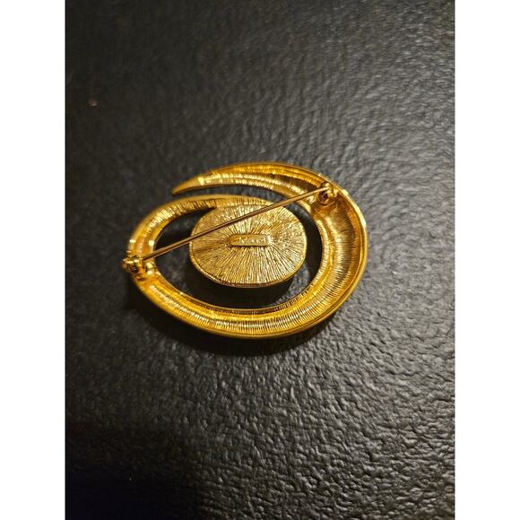 Vintage Monet Brooch - Picture 3 of 4